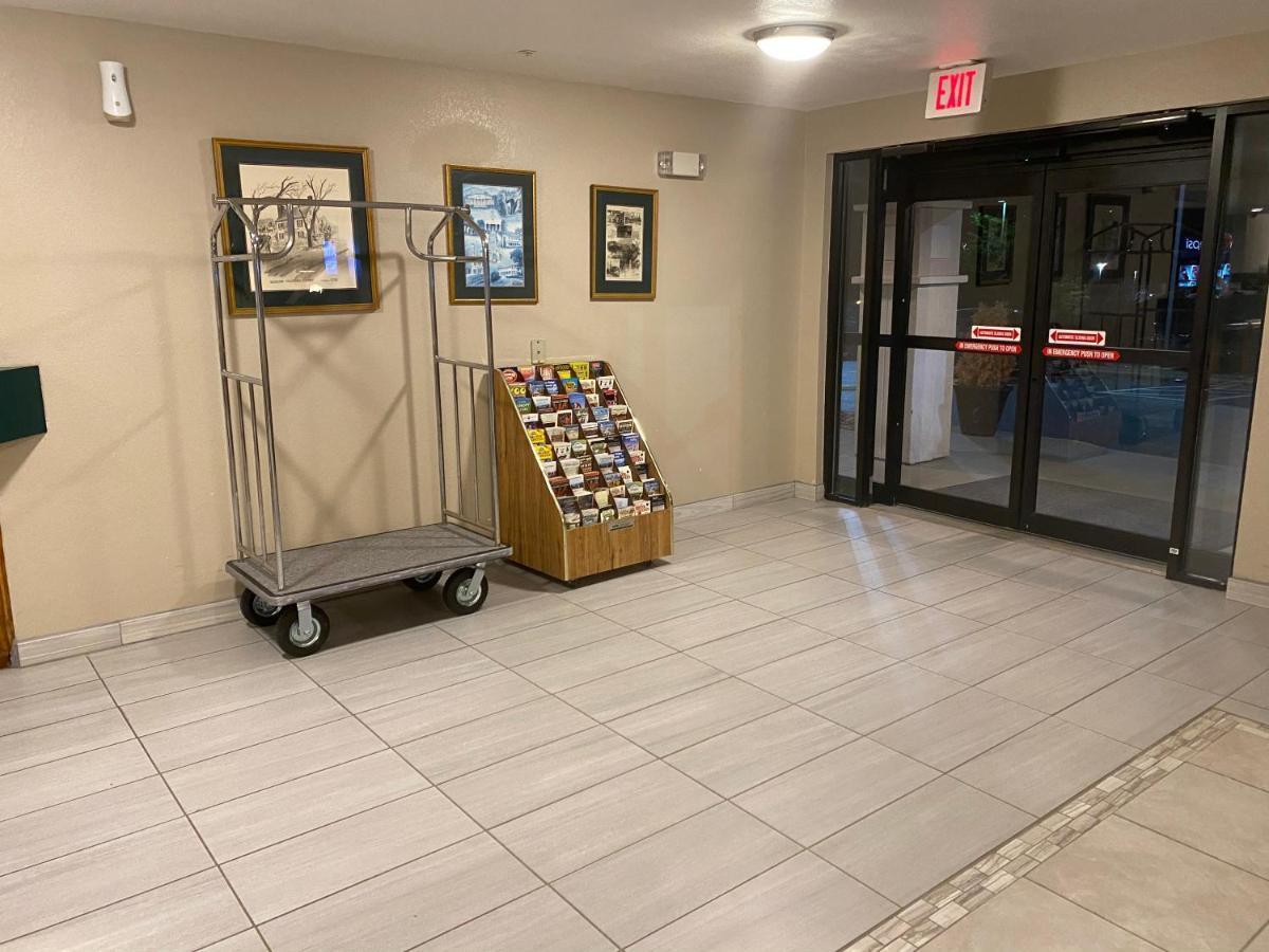弗吉尼亚州林奇堡速8酒店 外观 照片